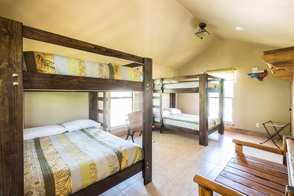 River Bluff Cabins Rio Frio Room photo