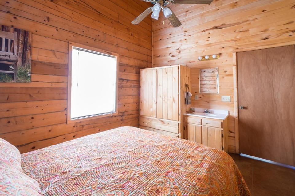 River Bluff Cabins Rio Frio Room photo