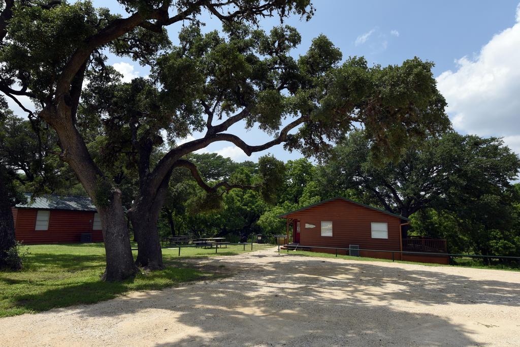 River Bluff Cabins Rio Frio Exterior photo